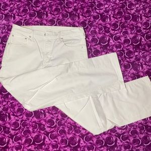Levi 569 white zipper fly . W32/L34